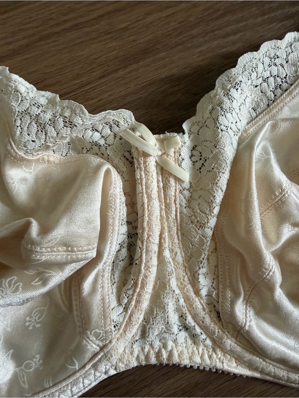 Playtex Ivory Lace Underwire Bra - Picture 2 of 7